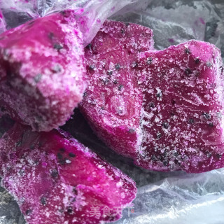 火龙果蜂蜜冰茶的做法步骤：1