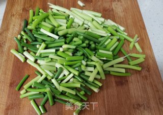 蒜苔炒豆腐的做法步骤：1