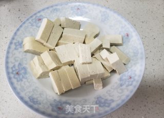 蒜苔炒豆腐的做法步骤：2