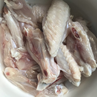 红烧牛肉鸡翅面的做法步骤：2