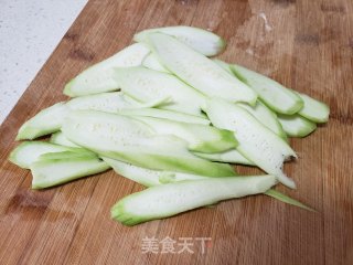 竹荪丝瓜汤的做法步骤：2