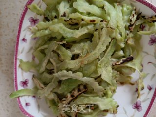 干煸苦瓜的做法步骤：4