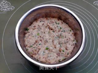 酱香腊肉蘑菇发面软饼的做法步骤：9