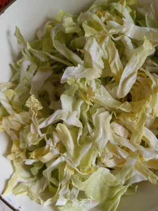 五花肉炒白菜的做法步骤：1