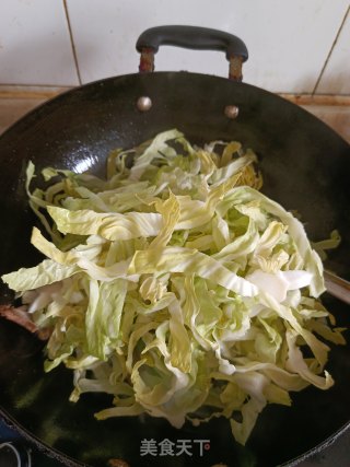 五花肉炒白菜的做法步骤：3