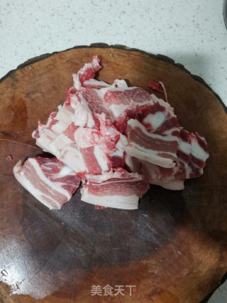 把子肉卤蛋的做法步骤：1