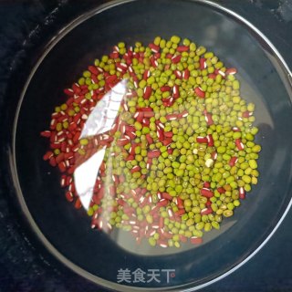 双豆芡实粥的做法步骤：3