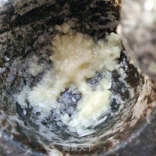 麻汁拍白玉黄瓜的做法步骤：5