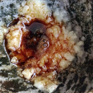 麻汁拍白玉黄瓜的做法步骤：6