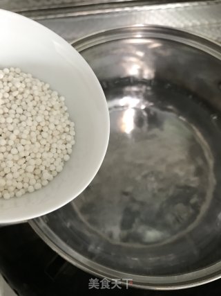清凉消暑：西米椰汁水果的做法步骤：2