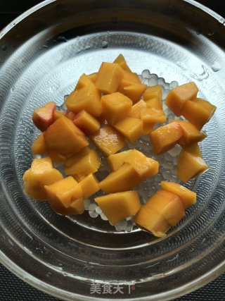 清凉消暑：西米椰汁水果的做法步骤：7