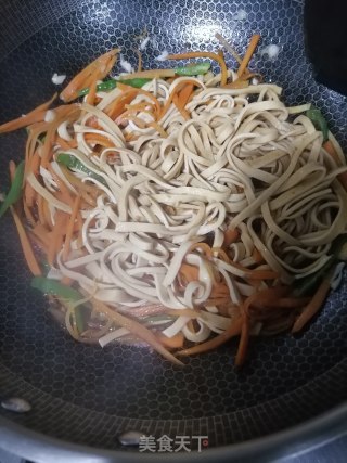 胡萝卜豆腐皮的做法步骤：5