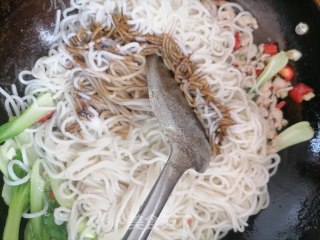 炒米粉的做法步骤：5