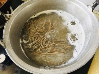 香菇牛肉荞面的做法步骤：15