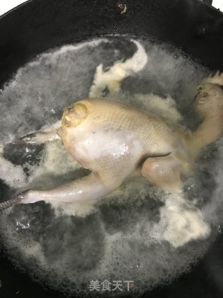 快炖土鸡汤的做法步骤：2