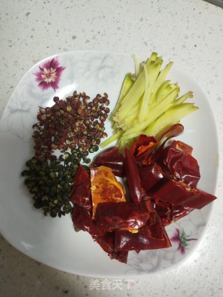 蒜香麻辣龙虾尾的做法步骤：3