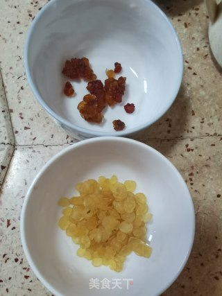 桃胶皂米红枣汤的做法步骤：1