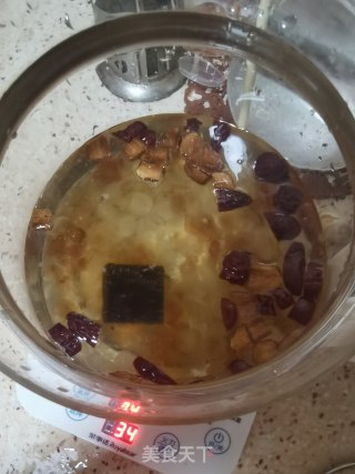 桃胶皂米红枣汤的做法步骤：4