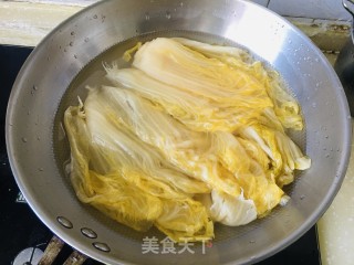 砂锅红烧肉炖酸菜的做法步骤：1