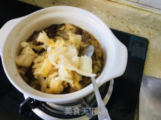砂锅红烧肉炖酸菜的做法步骤：3