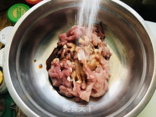 韭菜苔炒肉丝的做法步骤：1