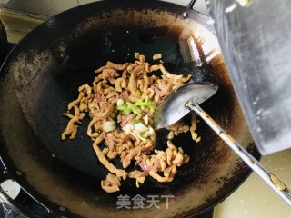 韭菜苔炒肉丝的做法步骤：4