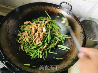 韭菜苔炒肉丝的做法步骤：5