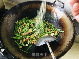 韭菜苔炒肉丝的做法步骤：7