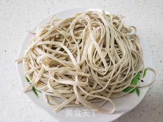 红薯叶西红柿汤面的做法步骤：1