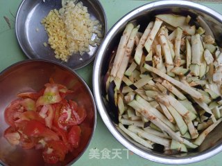 家常焖茄子的做法步骤：1