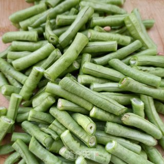 肉末焖豇豆角的做法步骤：1