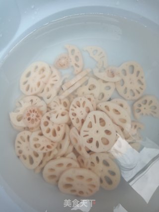油炸莲藕的做法步骤：2