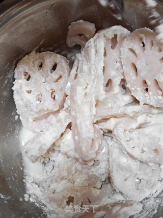 油炸莲藕的做法步骤：3