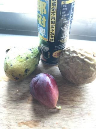 清凉消暑：椰汁芒果百香果的做法步骤：1