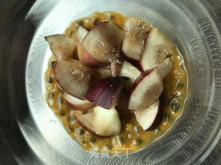 清凉消暑：椰汁芒果百香果的做法步骤：3