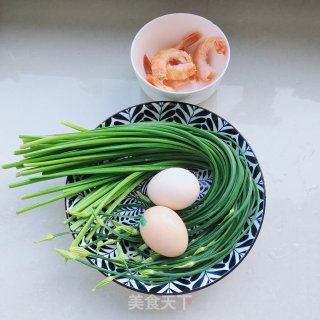 虾干韭苔炒鸡蛋的做法步骤：1