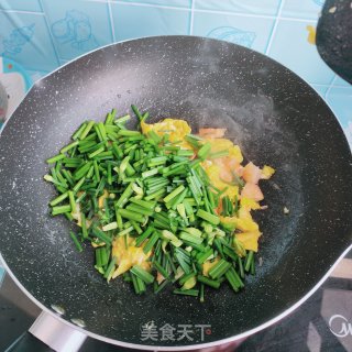 虾干韭苔炒鸡蛋的做法步骤：5