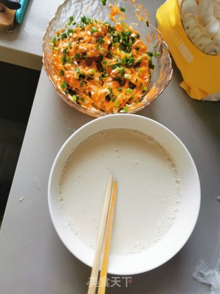 鸡蛋饼的做法步骤：1