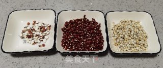 赤小豆薏米芡实粥的做法步骤：1