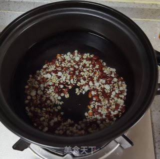 赤小豆薏米芡实粥的做法步骤：3