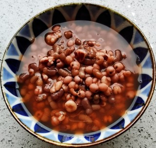 赤小豆薏米芡实粥的做法步骤：7