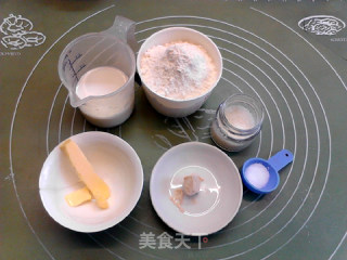 培根火腿脆皮面包的做法步骤：1