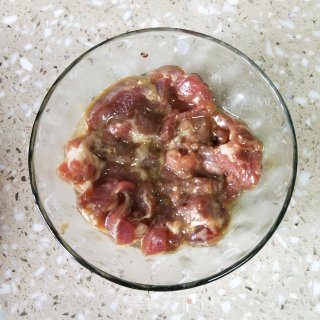 金针菜蒸肉片的做法步骤：2