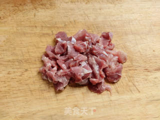 酸菜炒肉片的做法步骤：1