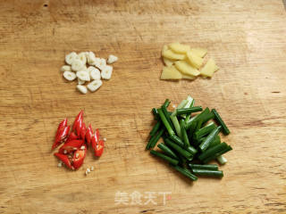 酸菜炒肉片的做法步骤：4