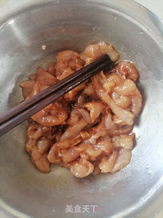 木耳炒肉丝的做法步骤：1