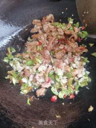 木耳炒肉丝的做法步骤：3