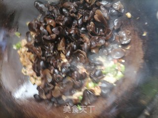 木耳炒肉丝的做法步骤：4