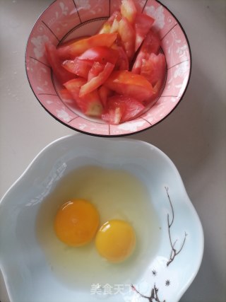 西红柿炒鸡蛋的做法步骤：1
