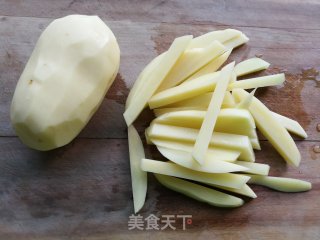 炸薯条的做法步骤：1